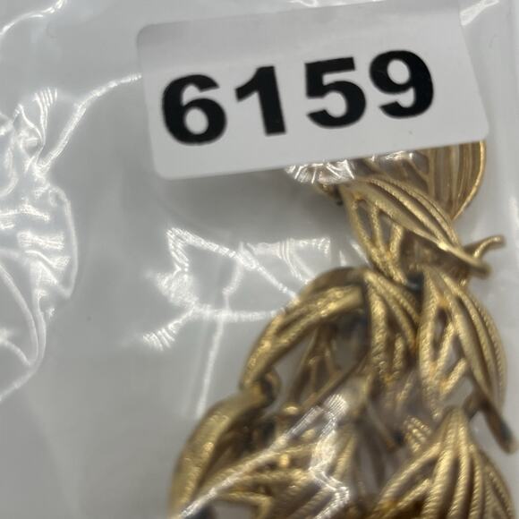 Vintage Monet Gold Tone Etche Leaf Chain Choker Necklace - Picture 10 of 10